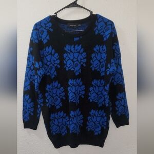 OVERSIZED Women's Black and Blue Floral Sweater:  Can fit up to a L!!